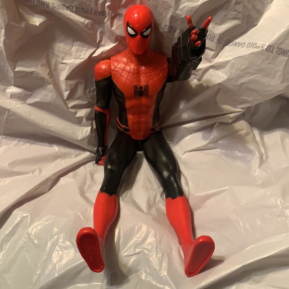 Black and red Spiderman Figurine - Picture 3 of 4